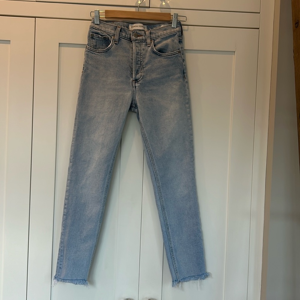 Denim Forum. The Yoko High Rise Slim. Size 25